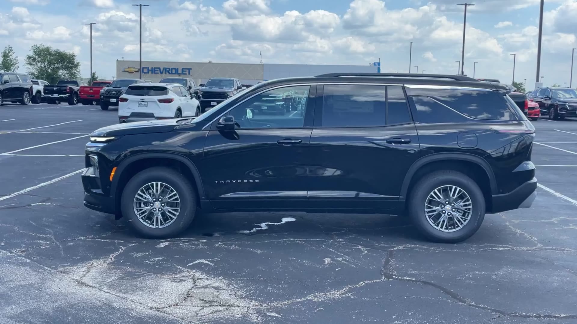 2025 Chevrolet Traverse LT