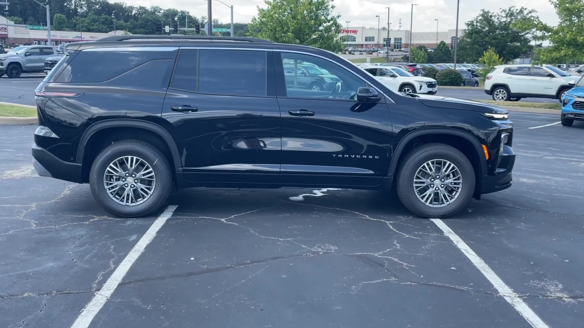 2025 Chevrolet Traverse LT