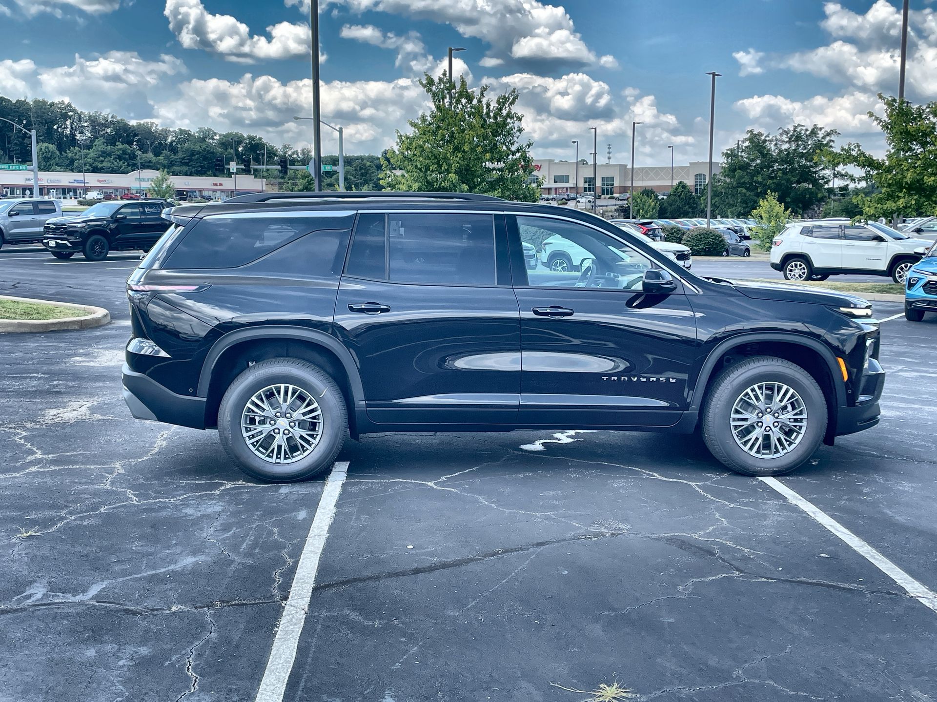 2025 Chevrolet Traverse LT