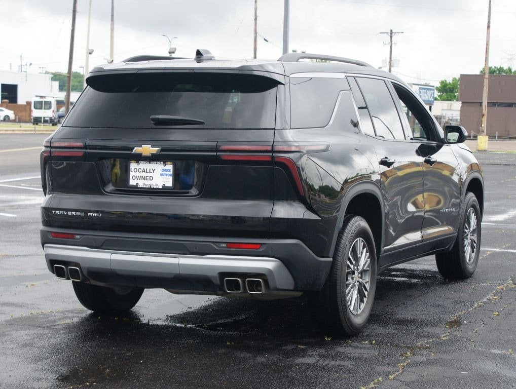2025 Chevrolet Traverse LT