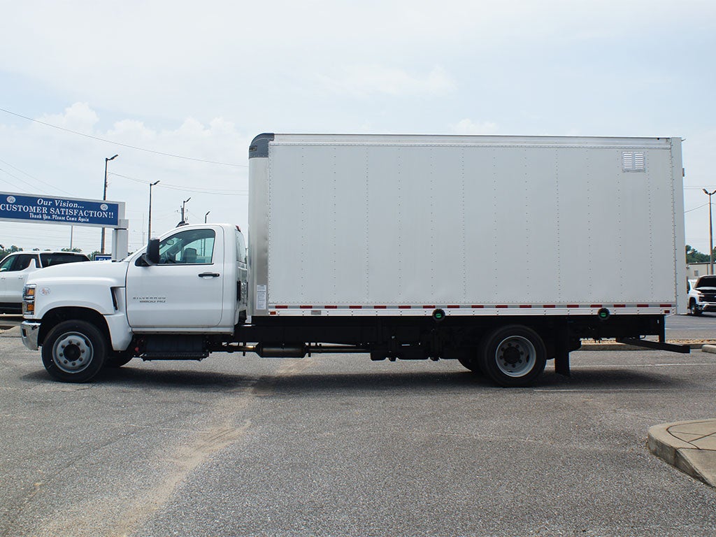 2022 Chevrolet Silverado 5500 HD Work Truck