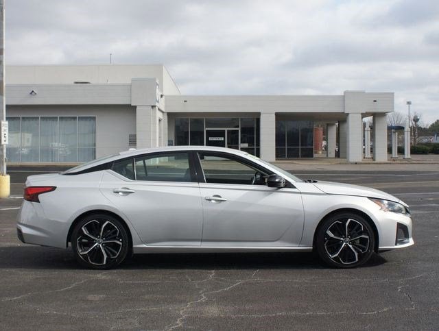 2023 Nissan Altima SR FWD