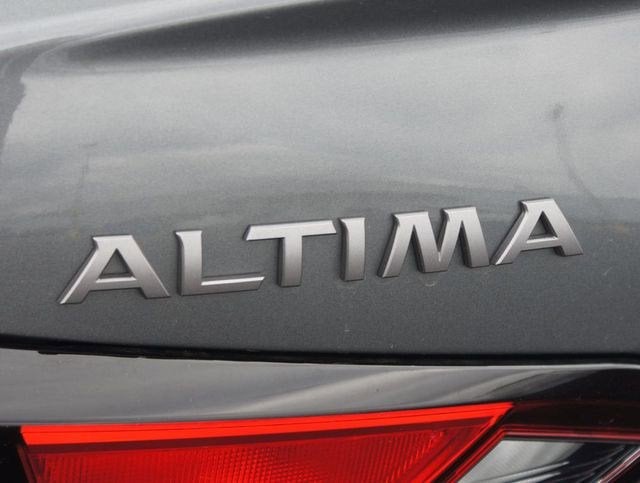 2025 Nissan Altima SR FWD