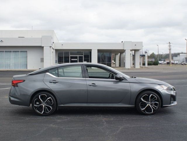 2025 Nissan Altima SR FWD