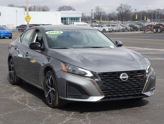 2025 Nissan Altima SR FWD