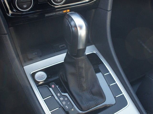 2022 Volkswagen Passat 2.0T R-Line