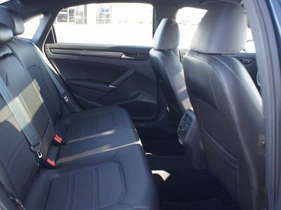 2022 Volkswagen Passat 2.0T R-Line