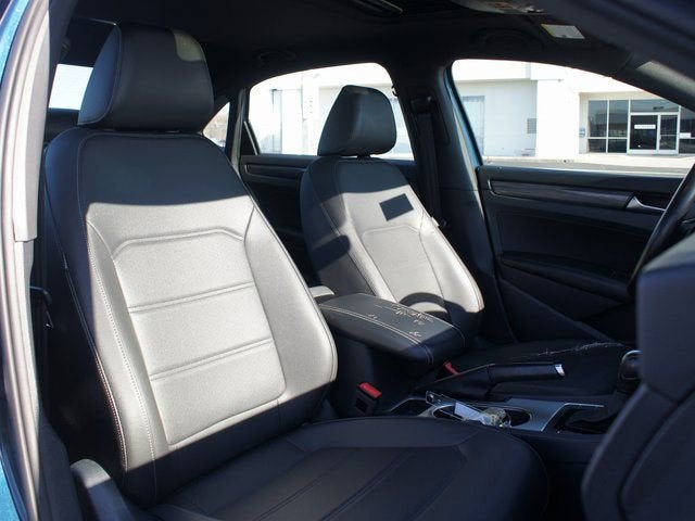 2022 Volkswagen Passat 2.0T R-Line