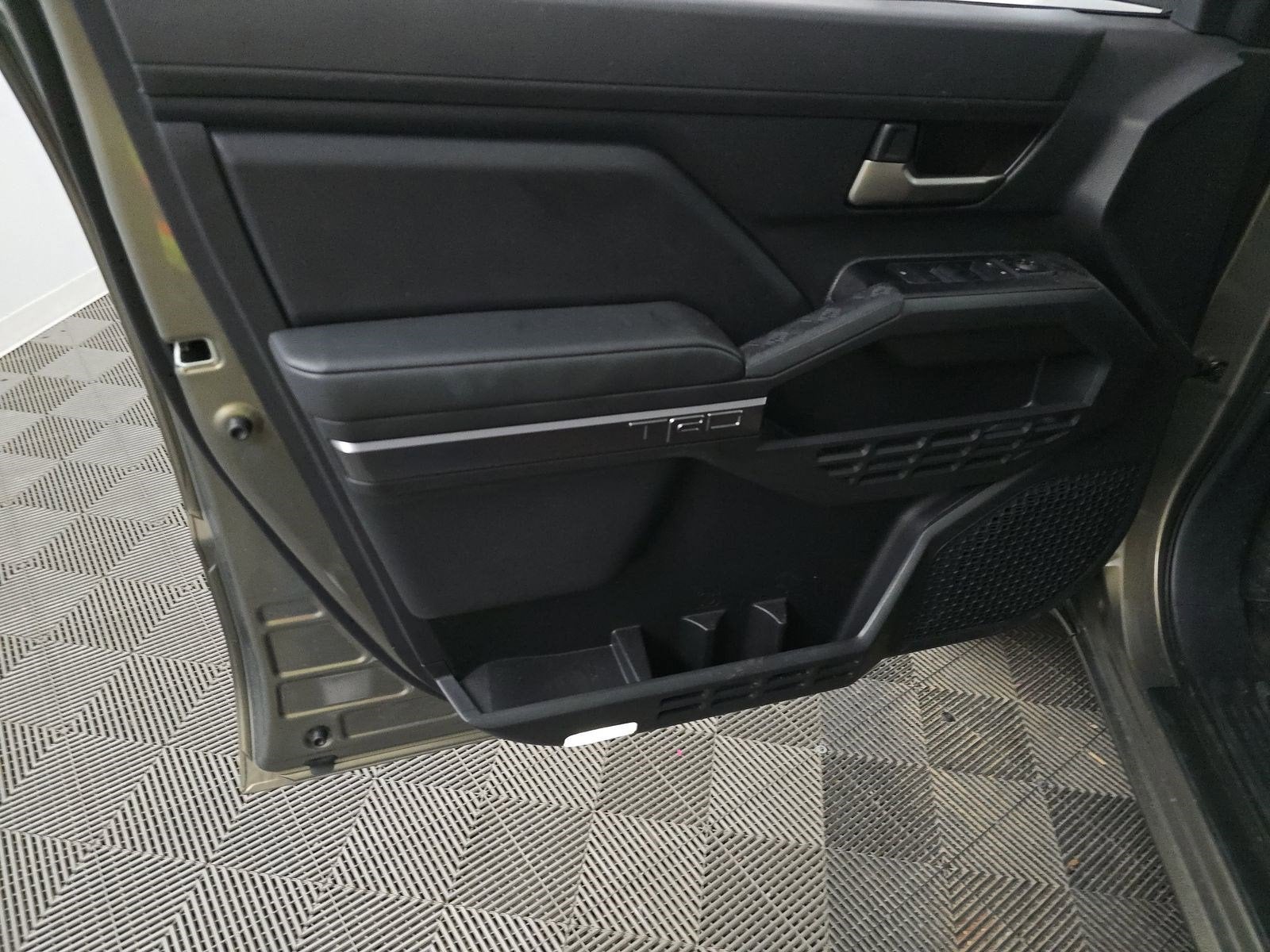 2025 Toyota Tacoma 4WD SR