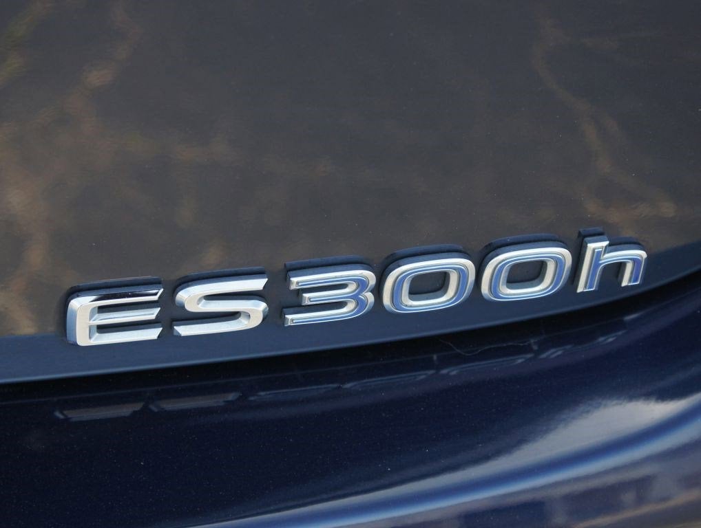 2022 Lexus ES ES 300h Luxury