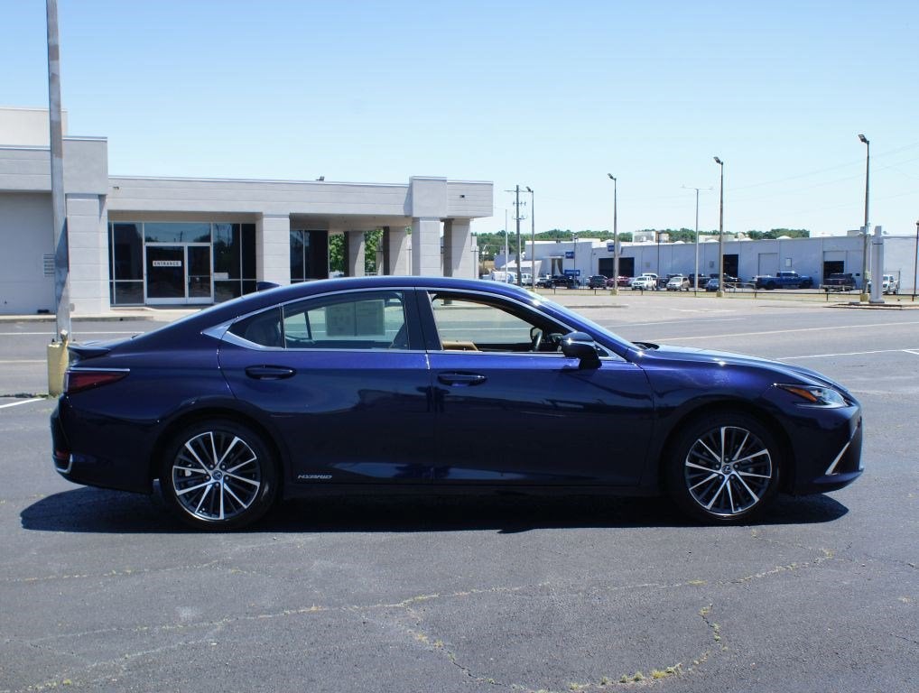 2022 Lexus ES ES 300h Luxury