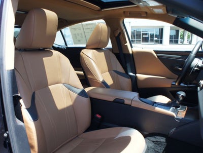 2022 Lexus ES ES 300h Luxury