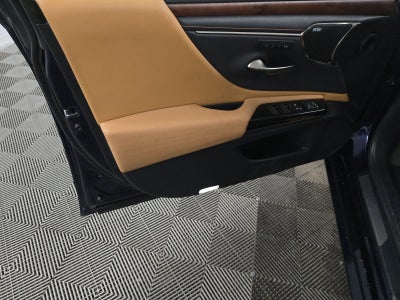 2022 Lexus ES ES 300h Luxury