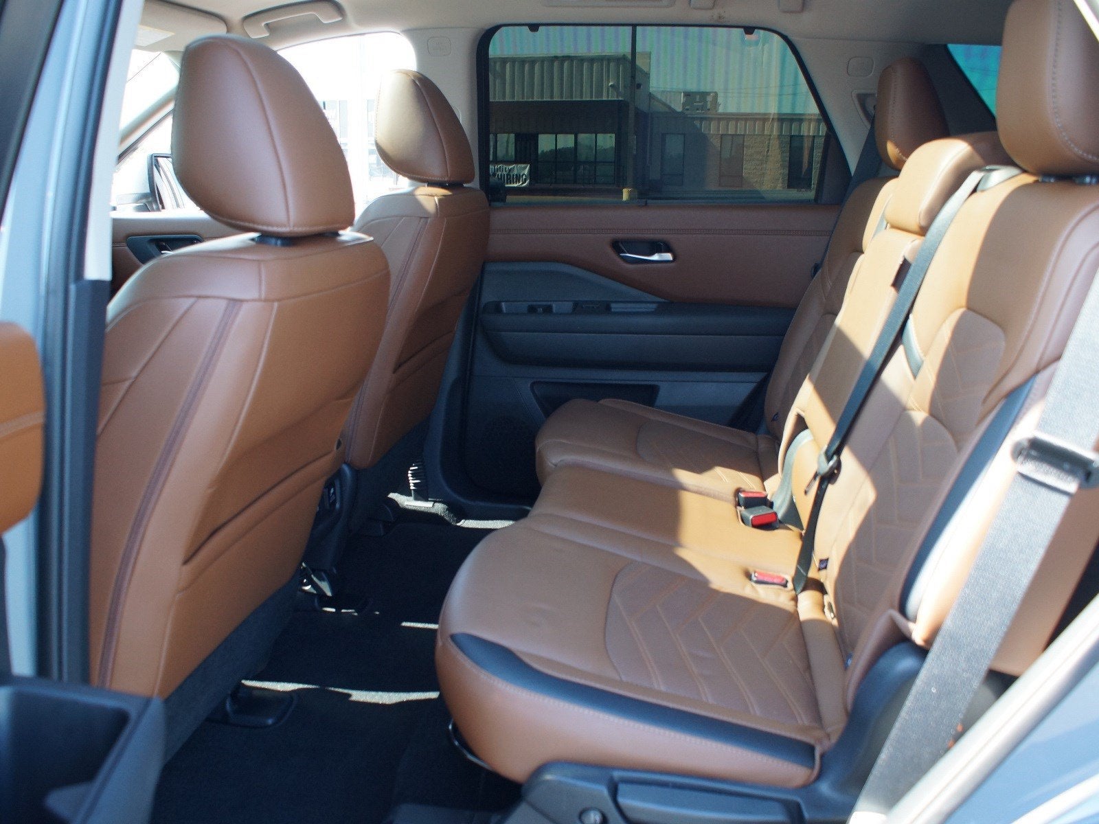 2025 Nissan Pathfinder Platinum FWD