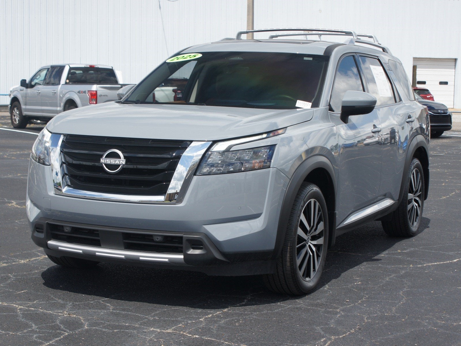 2025 Nissan Pathfinder Platinum FWD
