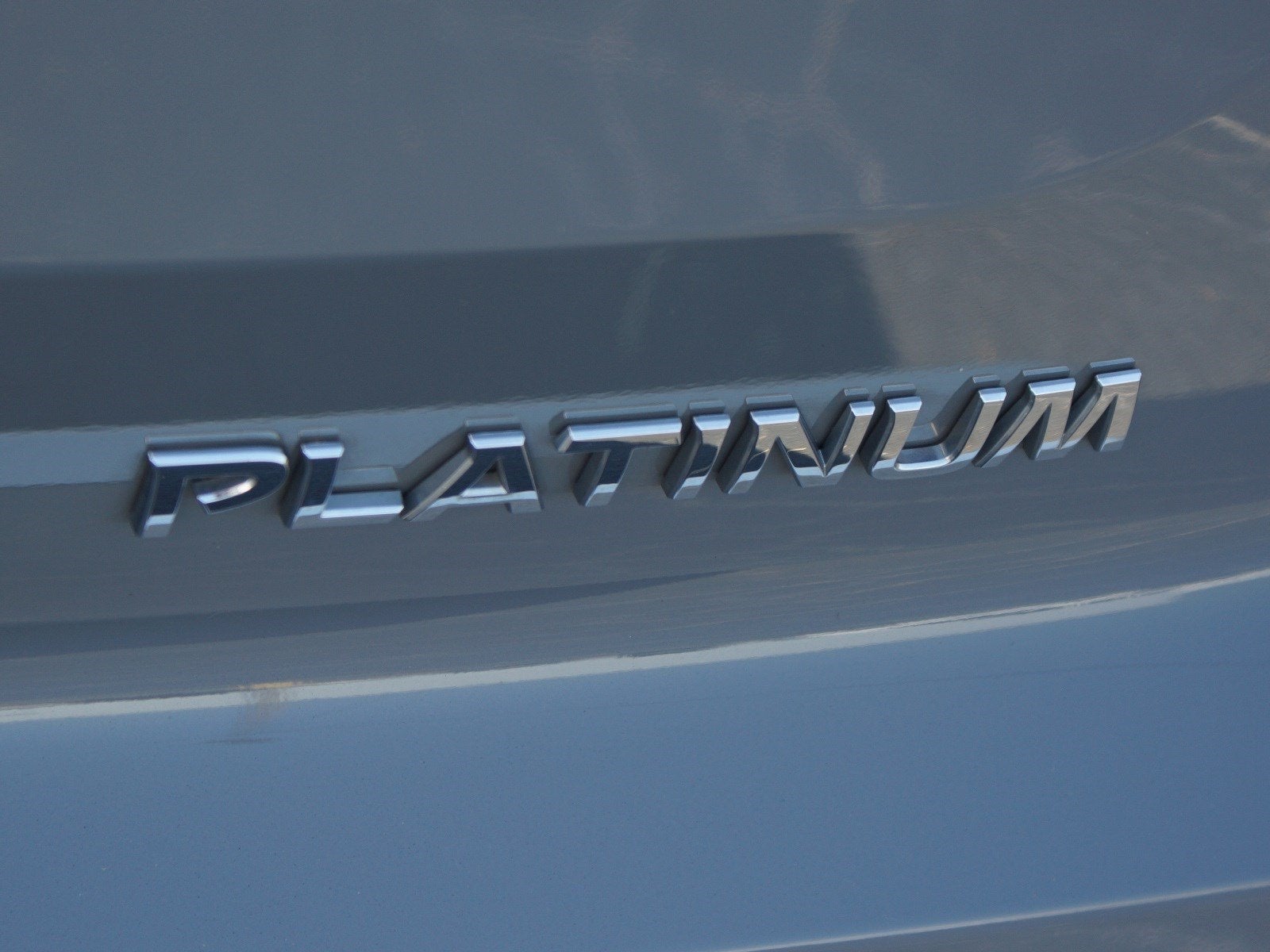 2025 Nissan Pathfinder Platinum FWD