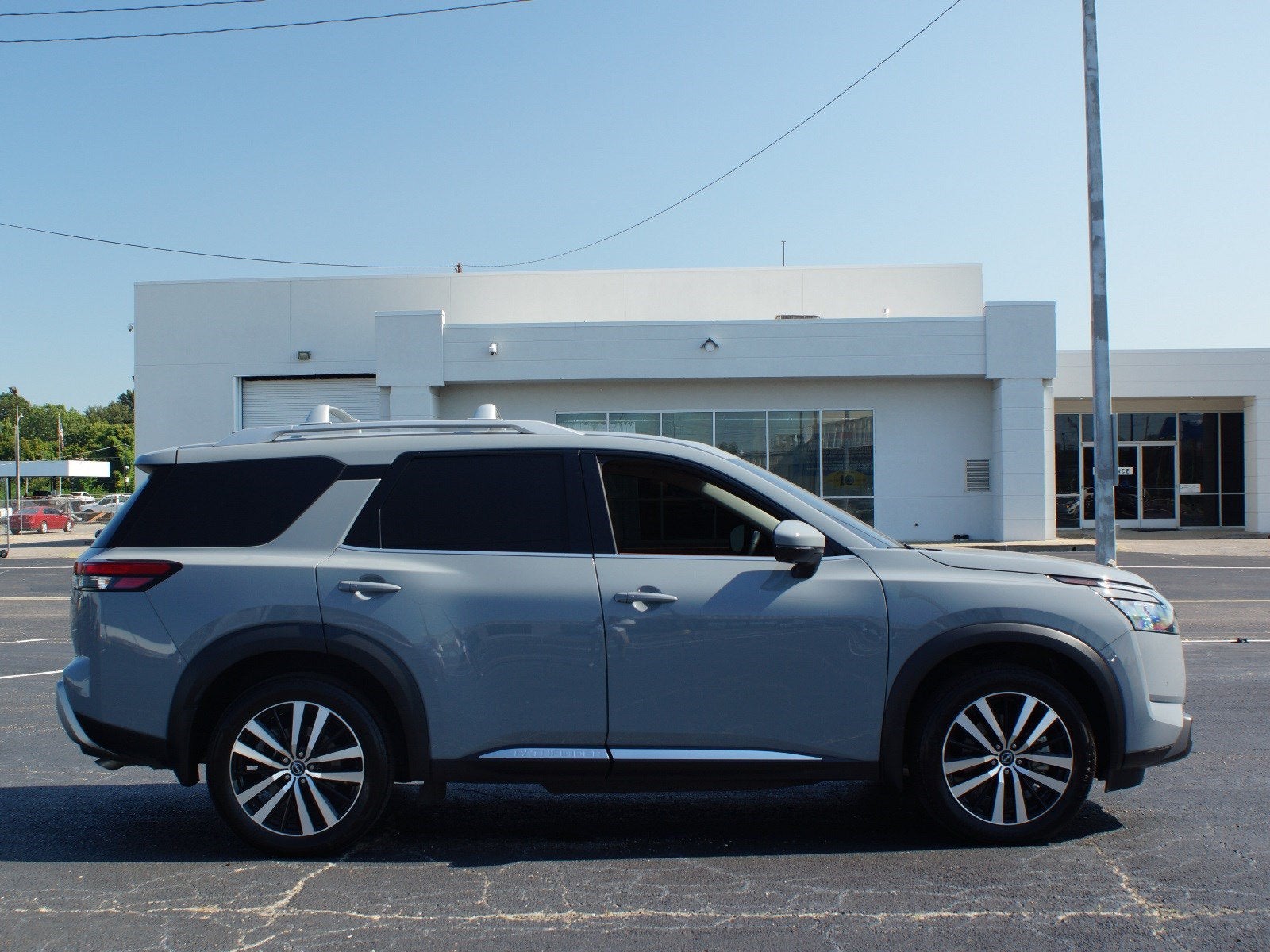 2025 Nissan Pathfinder Platinum FWD