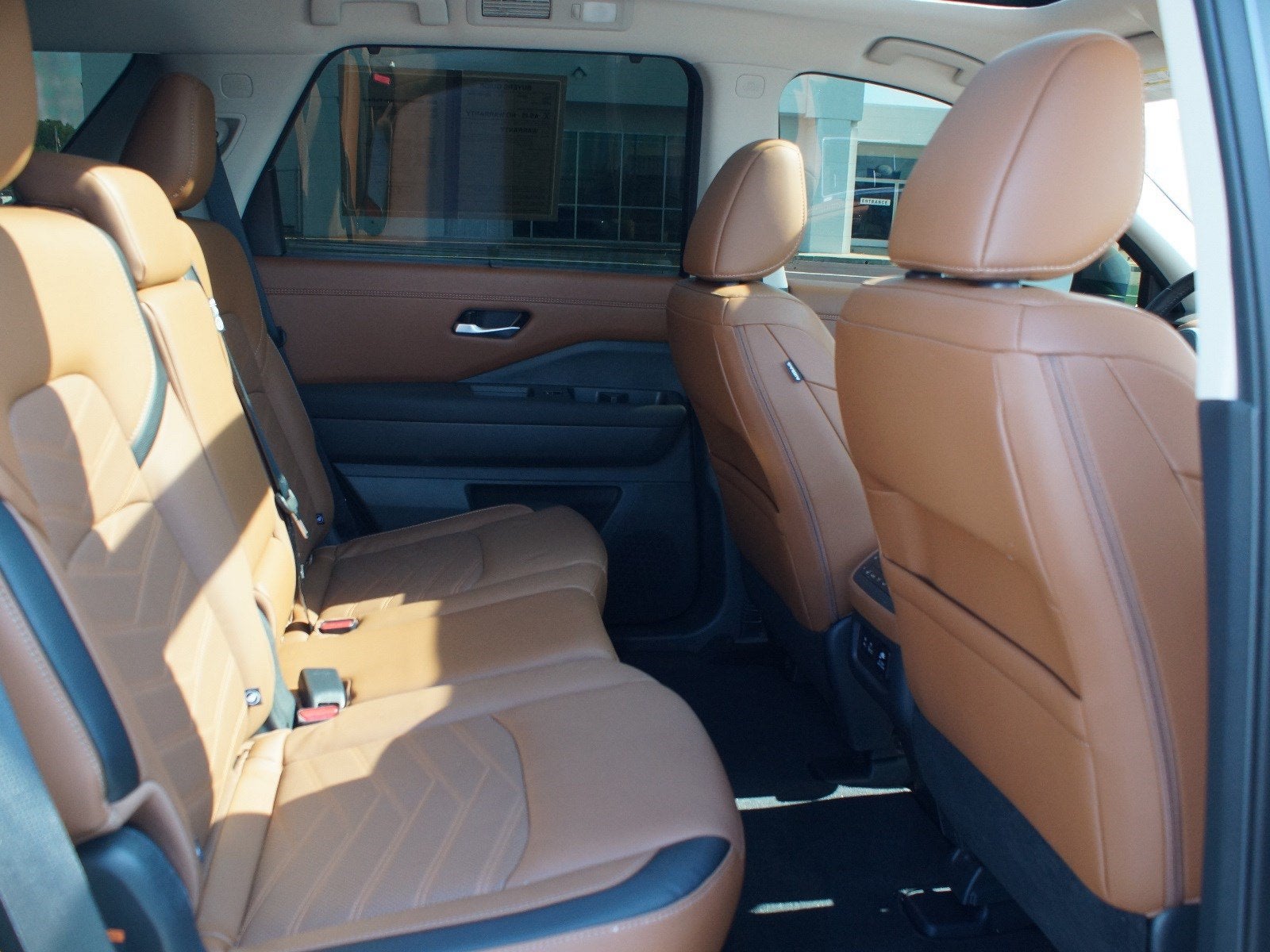 2025 Nissan Pathfinder Platinum FWD