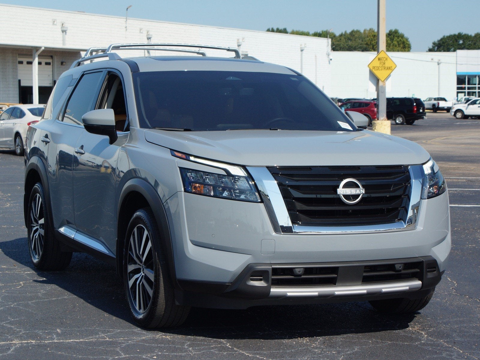 2025 Nissan Pathfinder Platinum FWD