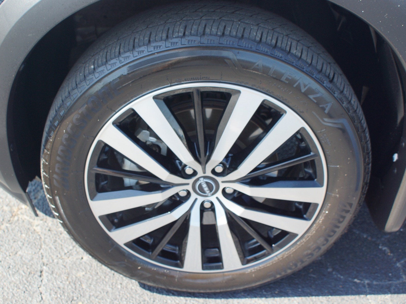 2025 Nissan Pathfinder Platinum FWD