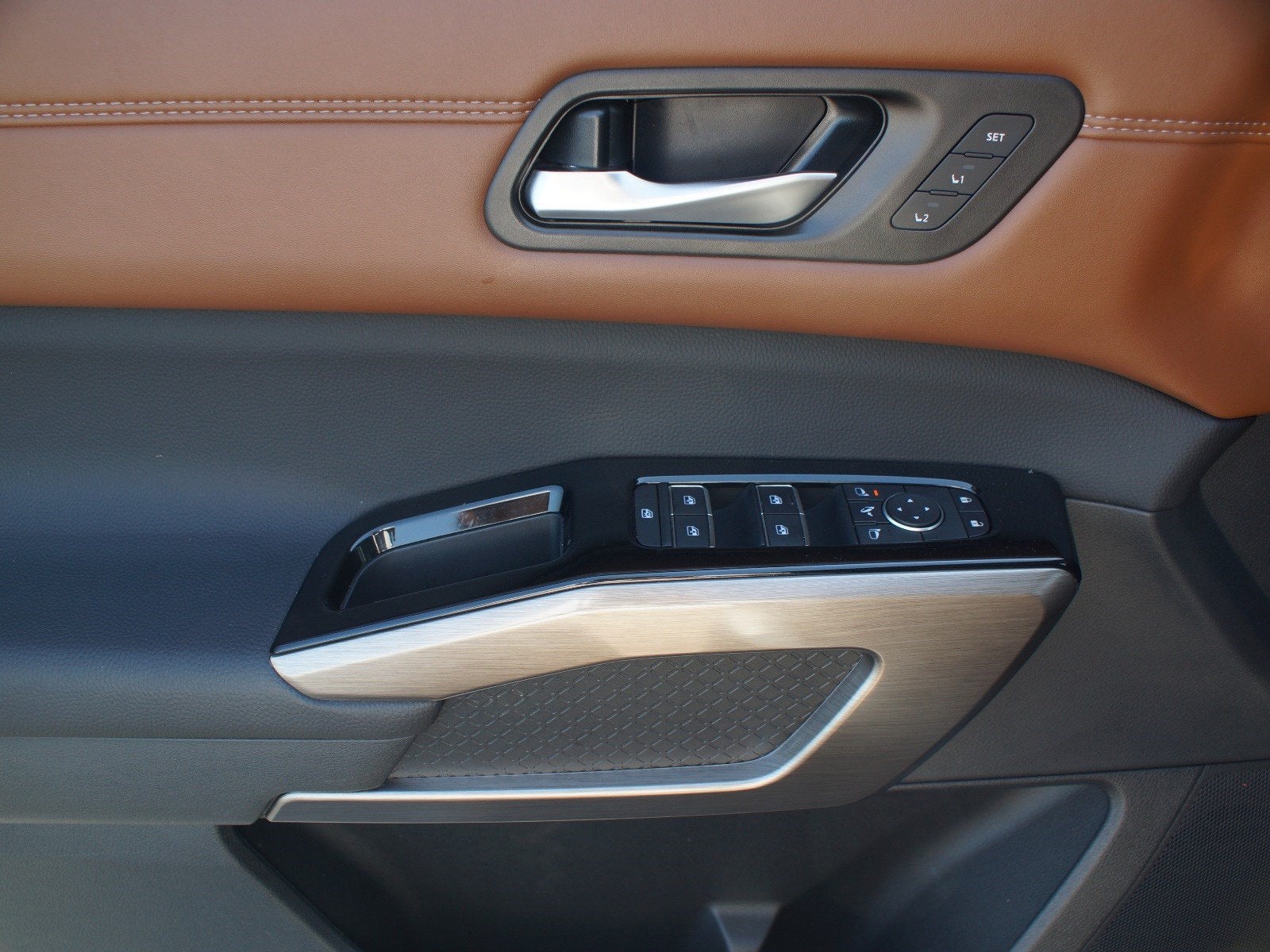 2025 Nissan Pathfinder Platinum FWD