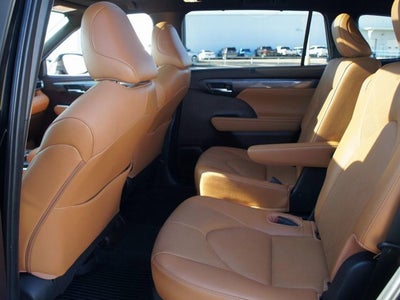 2022 Toyota Highlander Platinum
