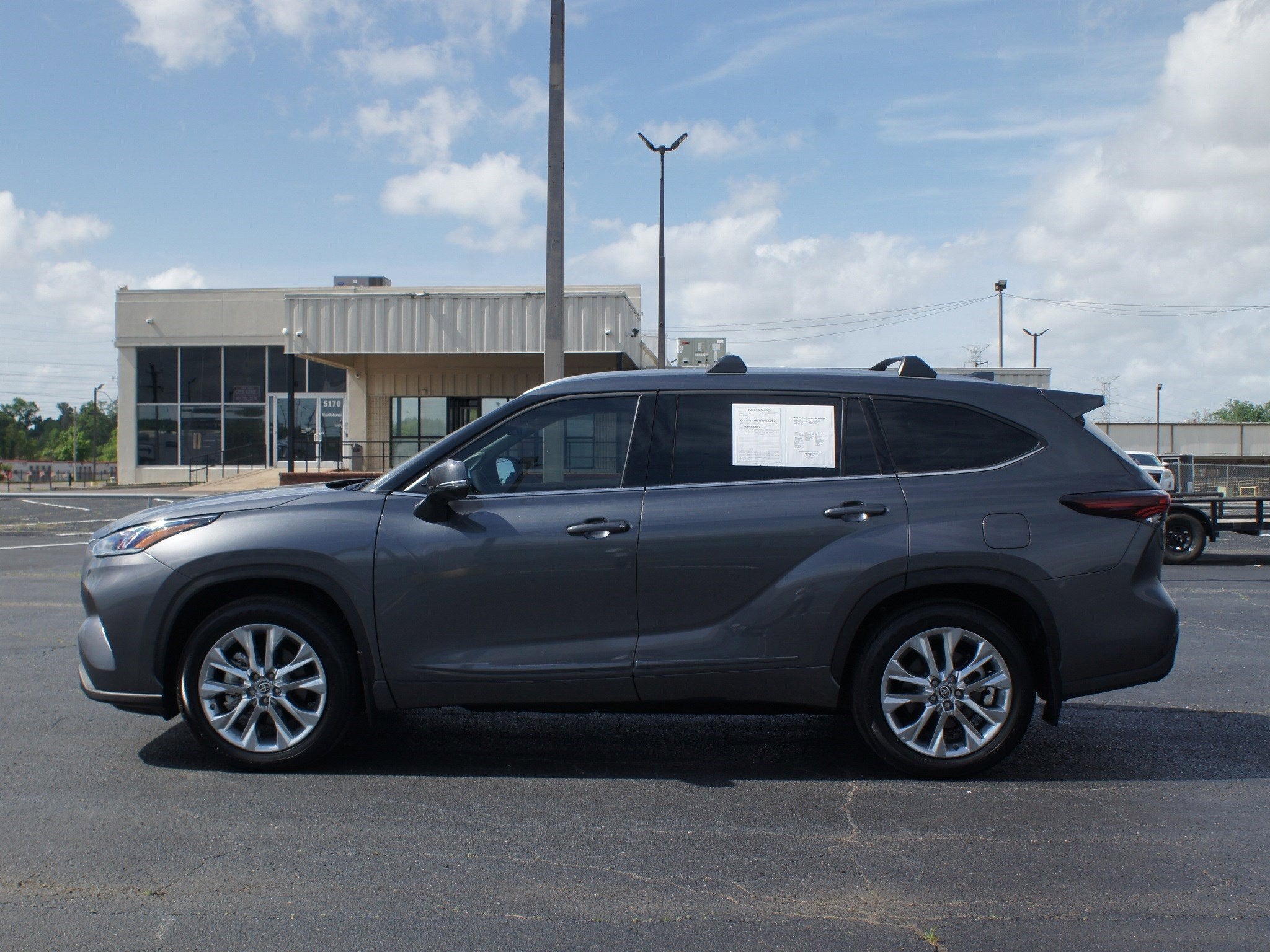 2025 Toyota Highlander LE