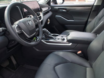 2025 Toyota Highlander LE