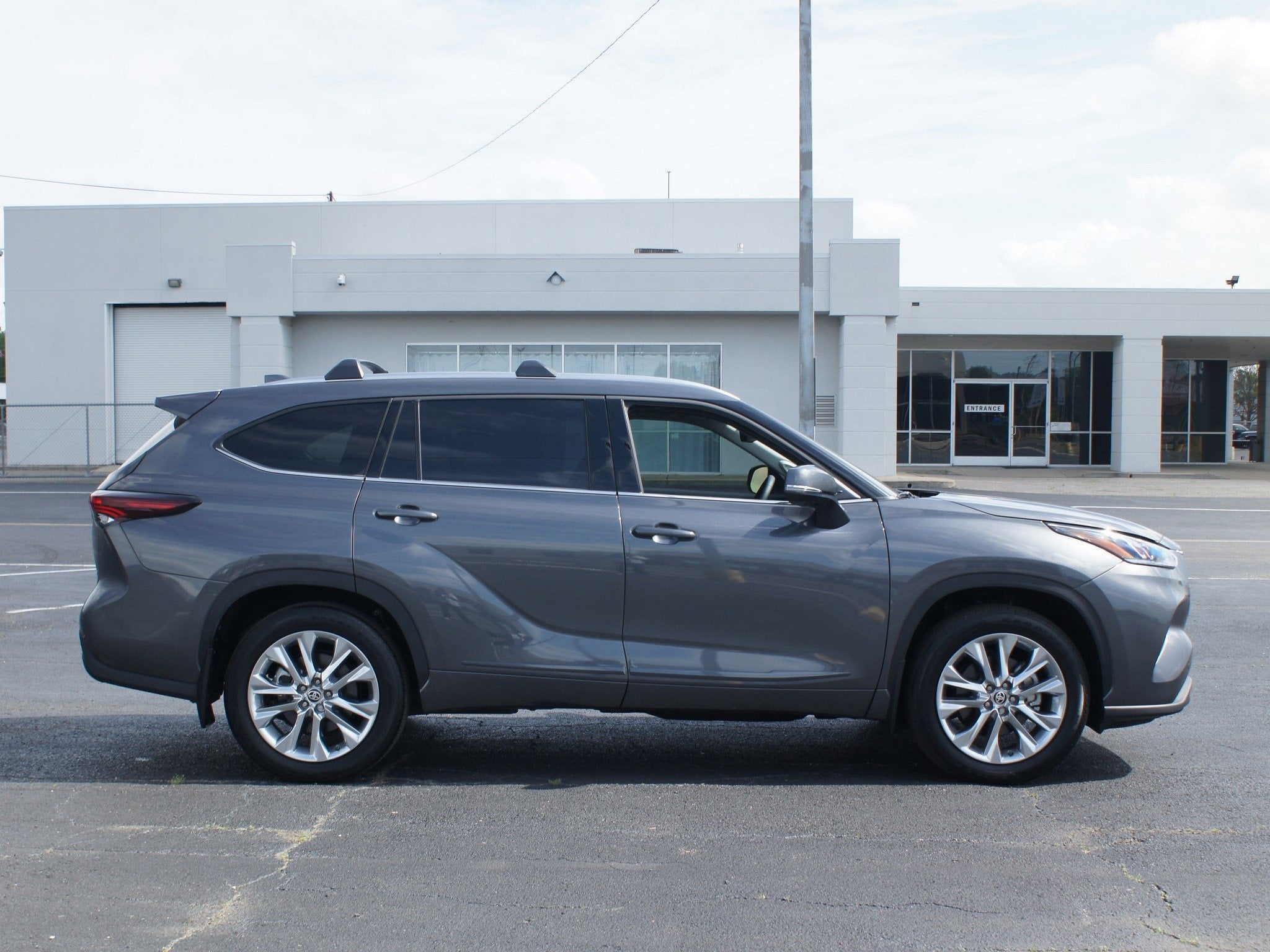 2025 Toyota Highlander LE