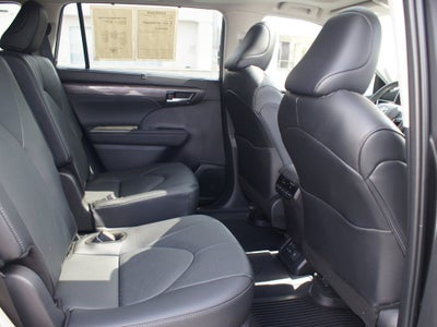 2025 Toyota Highlander LE