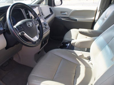 2016 Toyota Sienna XLE Premium 8 Passenger