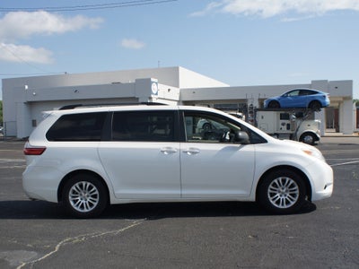 2016 Toyota Sienna XLE Premium 8 Passenger