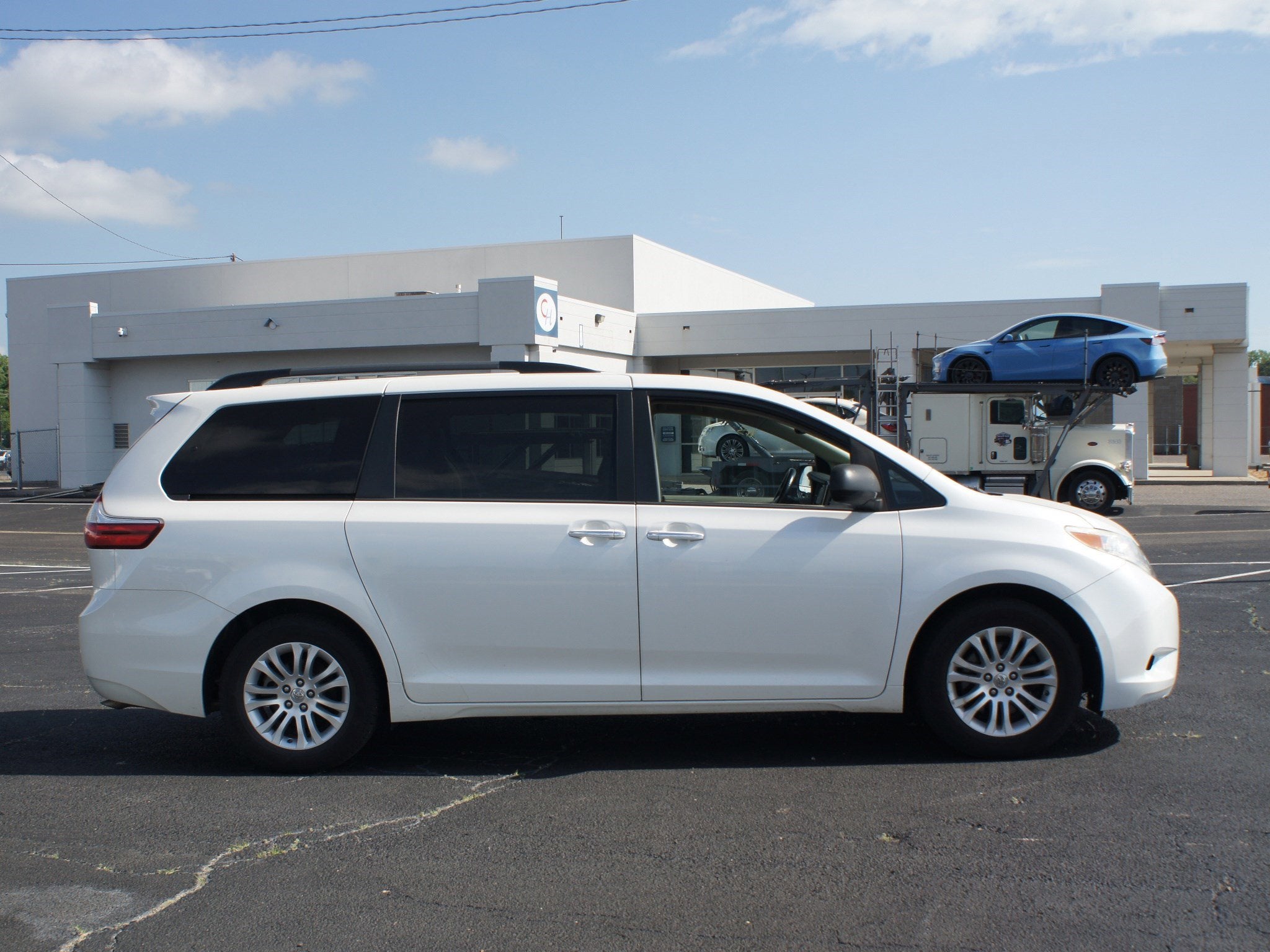 2016 Toyota Sienna XLE Premium 8 Passenger