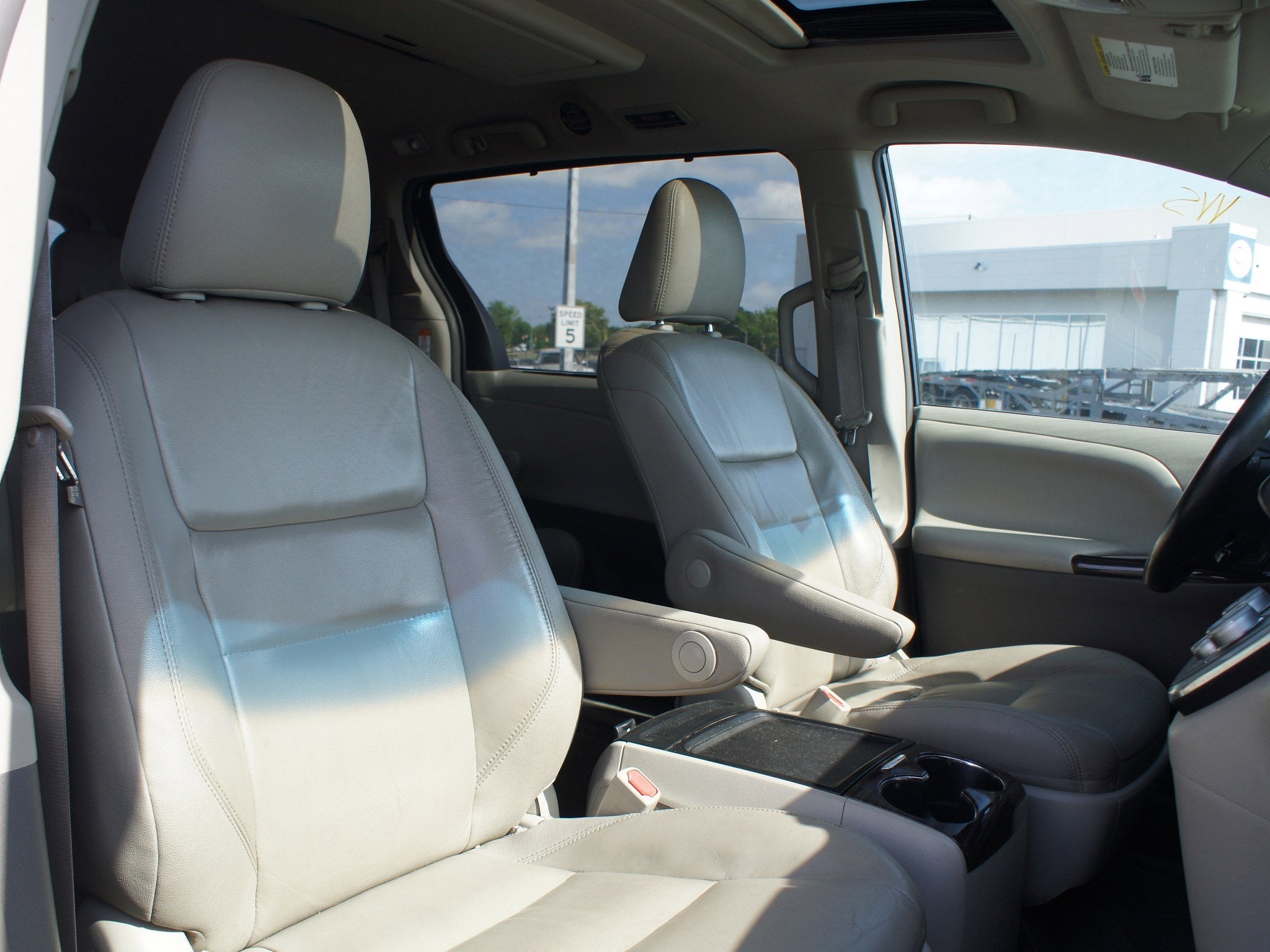 2016 Toyota Sienna XLE Premium 8 Passenger