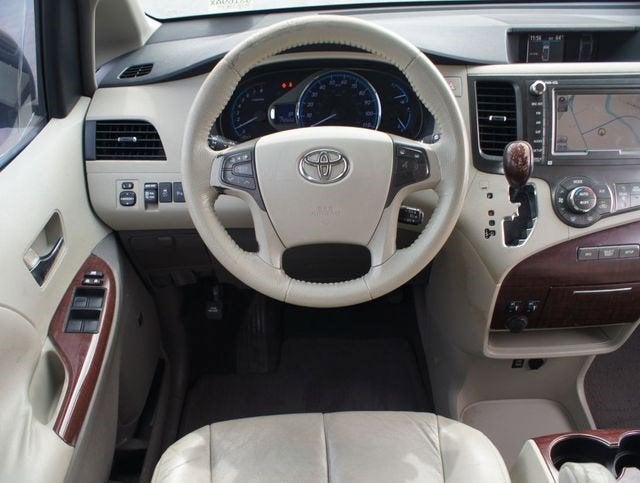 2011 Toyota Sienna XLE V6