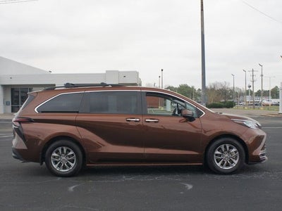 2023 Toyota Sienna XLE