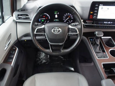 2023 Toyota Sienna XLE