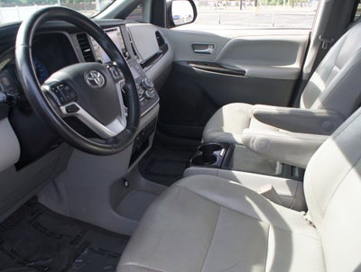 2019 Toyota Sienna XLE Auto Access Seat