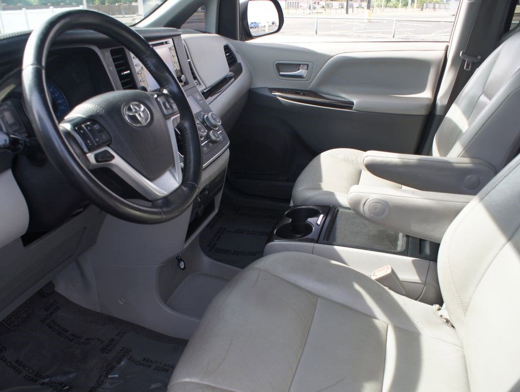 2019 Toyota Sienna XLE Auto Access Seat