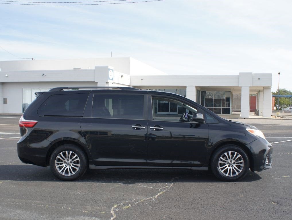2019 Toyota Sienna XLE Auto Access Seat