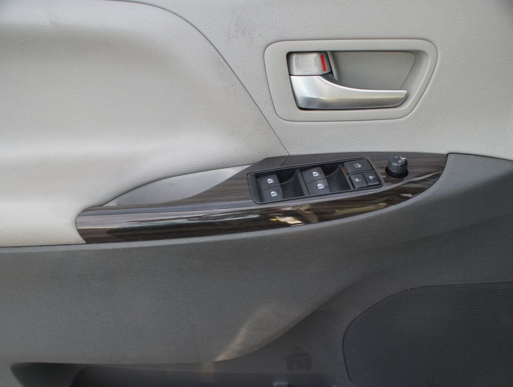 2019 Toyota Sienna XLE Auto Access Seat