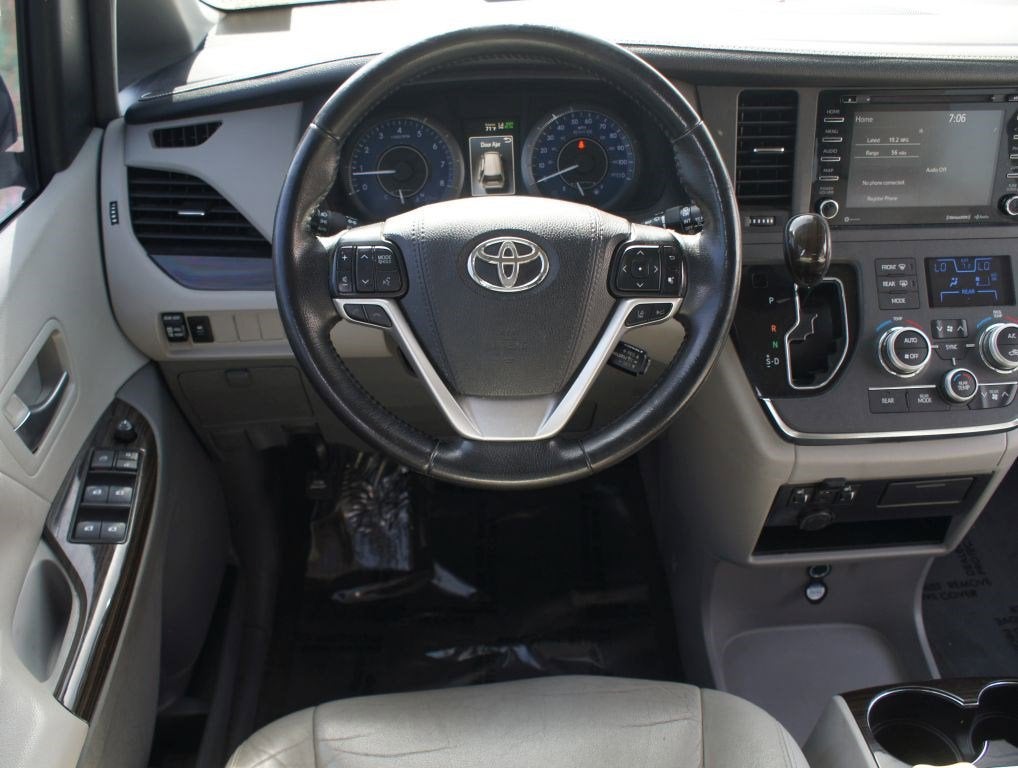 2019 Toyota Sienna XLE Auto Access Seat