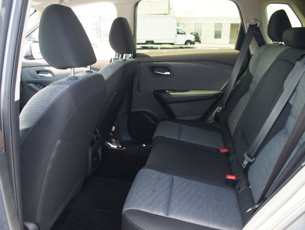 2023 Nissan Rogue SV - Photo 13