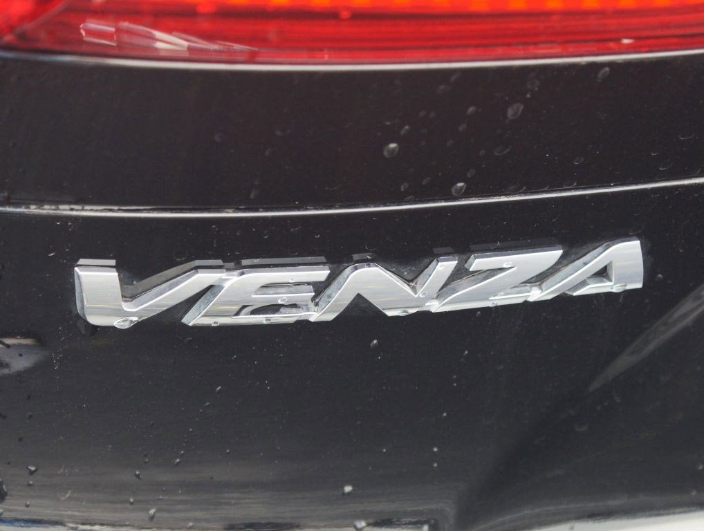 2023 Toyota Venza LE